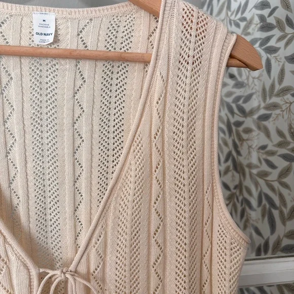 ☘️OLD NAVY Crochet Tie Vest Sz M NWT - Picture 2 of 10